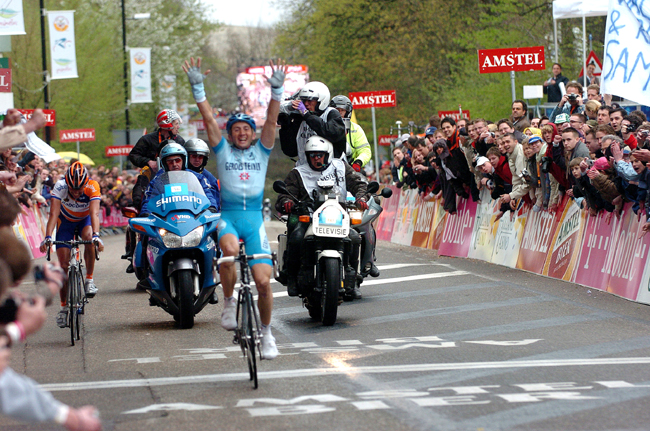 Davide Rebellin wins the 2004 Amstel Gold Race