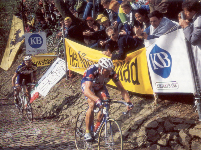 Johan Museeuw attacks Fabio Baldato on the Grammont