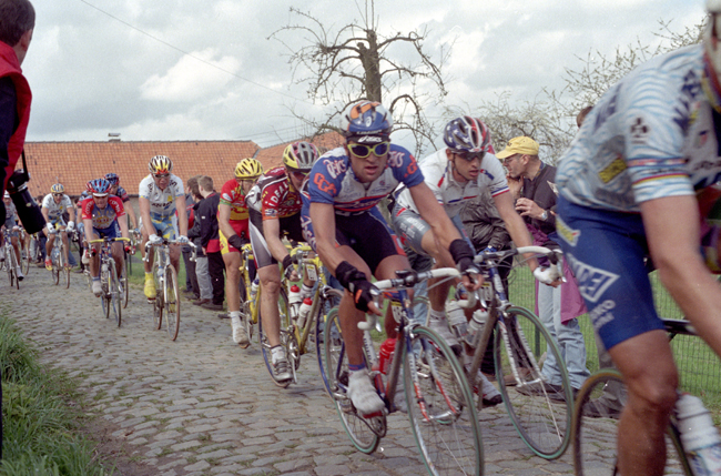 Michele Bartoli and Emmanuel Magnien on the Old Kwaremont