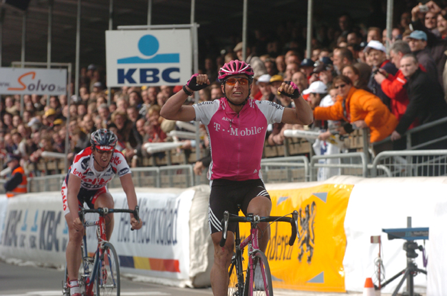 Stffan Wesemann wins the 2004 Tour of Flanders