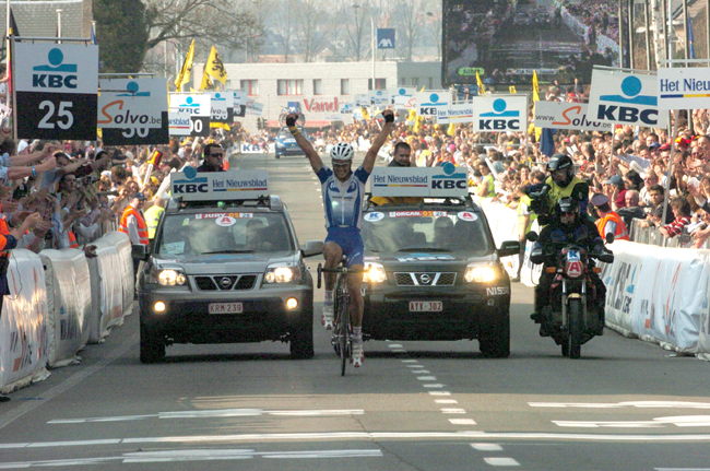 Tom Boonen wins the 2005 Ronde van Vlaanderen