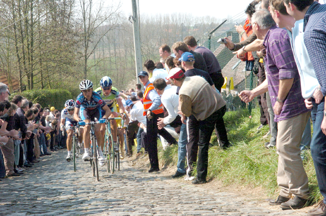 Carlos Barredo leas Magnus Backstedt up the Molenberg