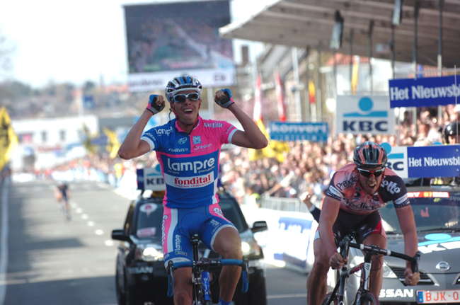 Alessandro Ballan wins the 2007 ronde van Vlaanderen