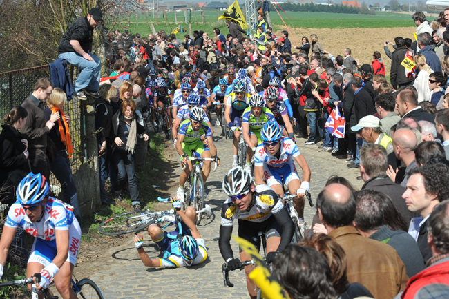 Dmitri Muravyev crashes on the Old Kwaremont