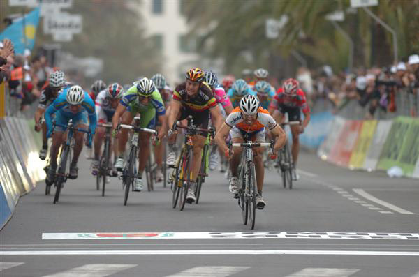 Oscar Freire wins Milan-San Remo