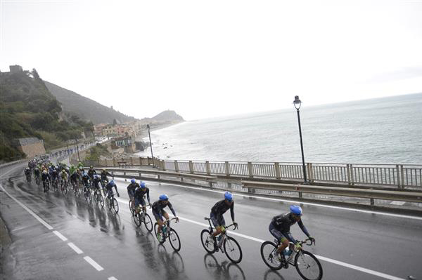 The peloton rides up the coast