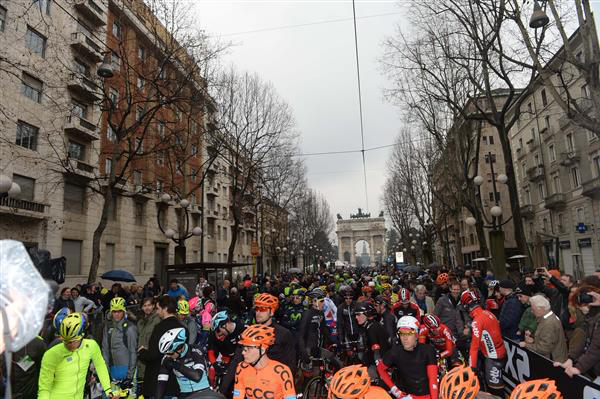 Peloton ready to race