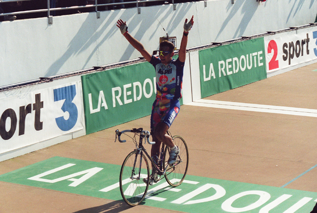 Franco Ballerini wins the 1995 Paris-Roubaix