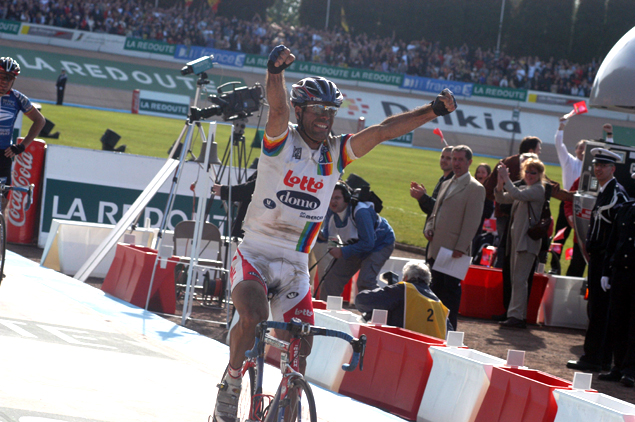 Peter van Ptetegem wins 2003 Paris-Roubaix