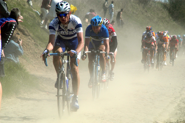 Serguei Ivanov rides through the dust