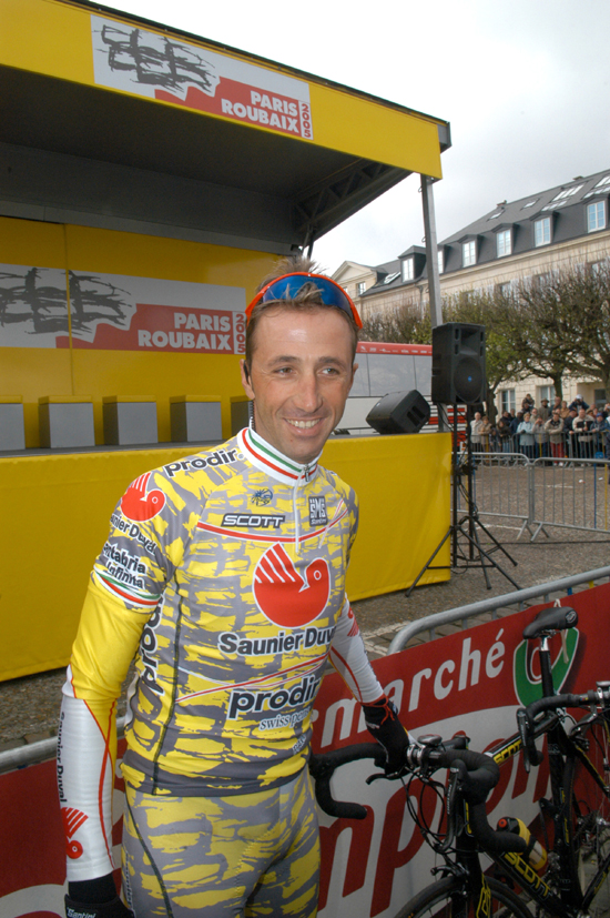 Andrea Tafi before the start of the 2005 Paris-Roubaix