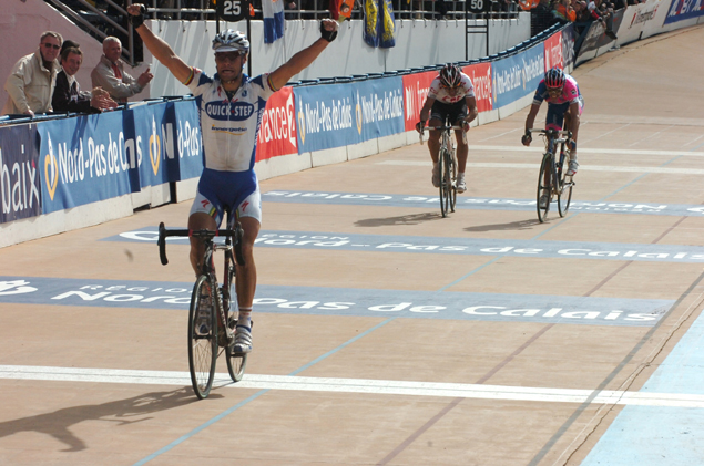 Tom Boonen wins 2008 Paris-Roubaix