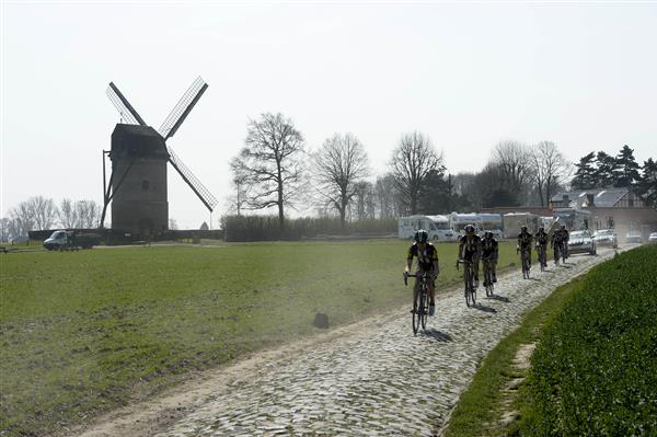 MtN-Qhubeka on the Moulin de Vertain cobbles