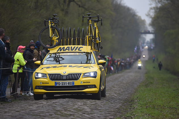 Mavic support car