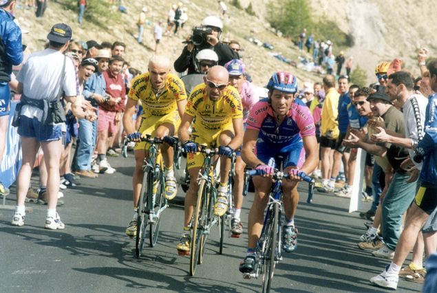 Gilberto Simoni leads pantani, Garzelli adn Casagrande