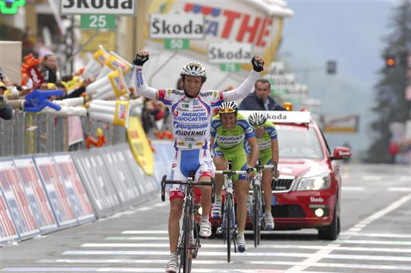 Scarponi wins stage 19