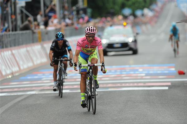 Alberto Contador fnishes stage 9