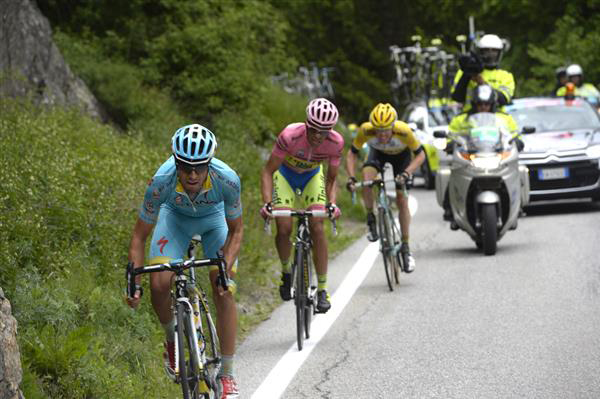 Mikel landa leads ALberto Contador and sTeven Kruijswijk