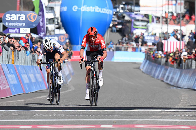 Sylvain Moniquet (right) just beats Mauri Vansevenant