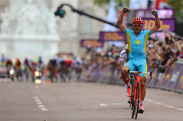 Mens' road race finish