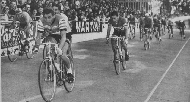 Anquetil wins the field sprint inf stage 13 of the 1963 Tour de France