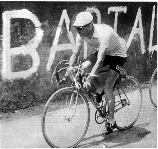 Gino Bartali wear pink in the 1947 Giro