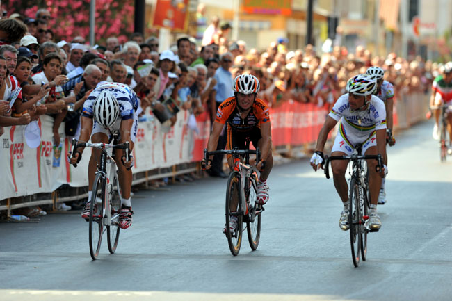 Paolo Bettini wins the 2008 Trofeo matteotti