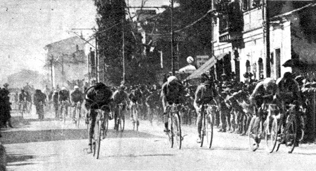 Binda wins the Pescara stage i the 1931 Giro d'Italia