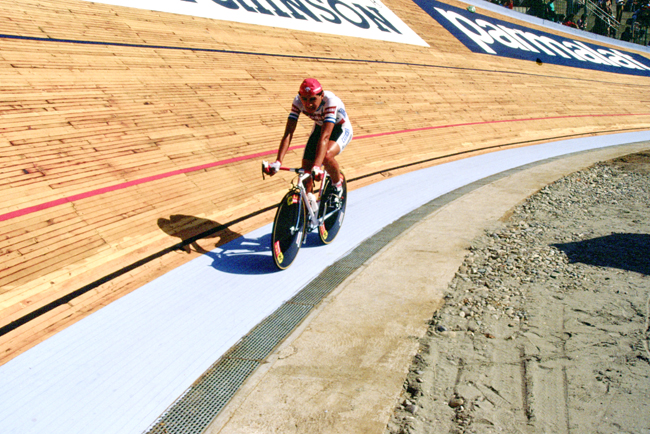 Chiappucci on the Vigorelli velodrome in stage 2 of the 1985 Giro d'Italia