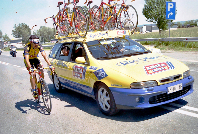 Claudio Chiappucci in stage 2 of the 1998 Giro d'Italia