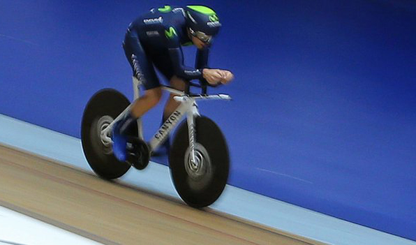 Alex Dowsett setting new world hour record