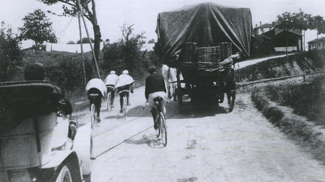 Maurice Garin racing in the 1904 Tour