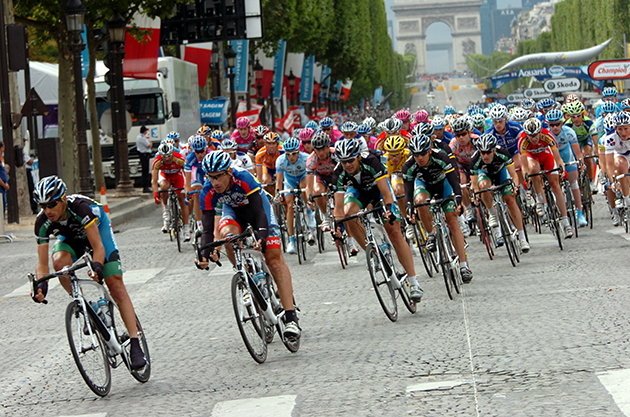 George Hincapie leads the pelton in the 2007 Tour de France