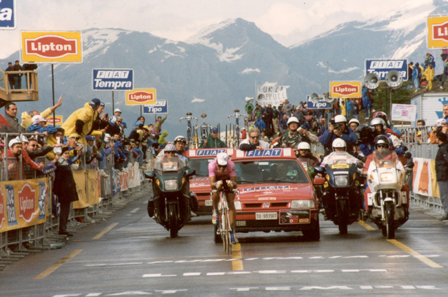 Indurain time trialing in the 1993 Giro