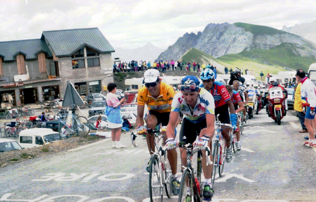 Tony Rominger leads Miguel Indurain nstage 10 of the 1993 Tour de France