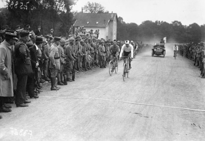 Henri Pelissier wins the 1919 French Championships