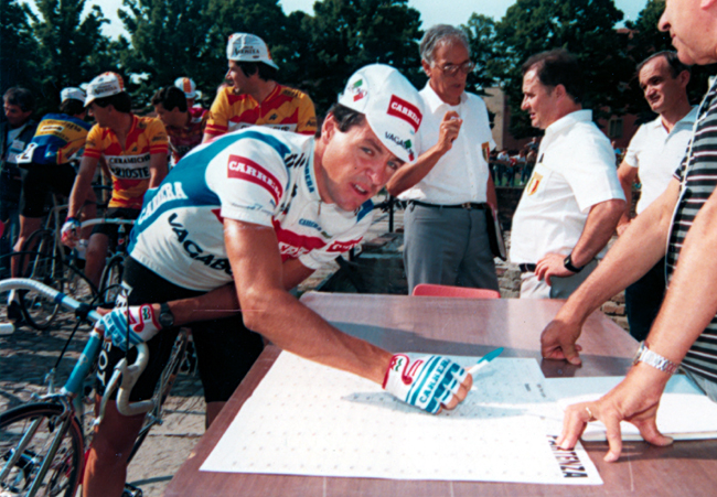 Roche signs in at the 1986 Coppa Placci