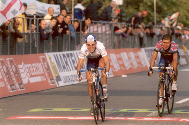 Raimundas Rumsas beat Fracnesco Casagrande in the 2000 Giro di Lombardia 