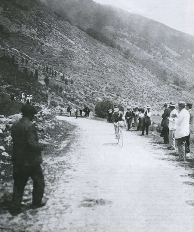 Philippe Thys descending the Tourmalet in the 1913 Tour de France