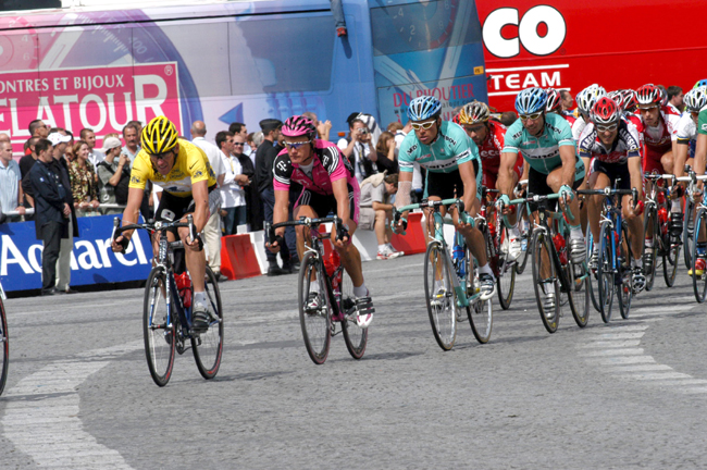 Armstrong and Ullrin finish the 2003 Tour de France