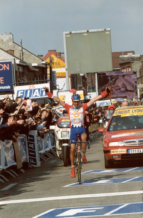 Frank Vandenbroucke wins  the 1999 Liege-Bastogne-Liege