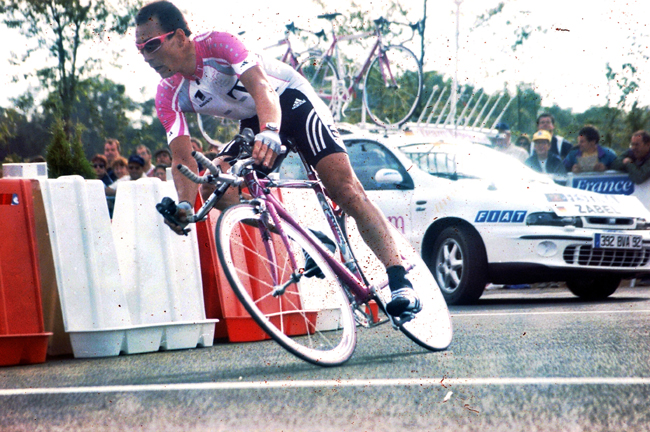 Erik Zabel rides the 1999 Tour de France prologue