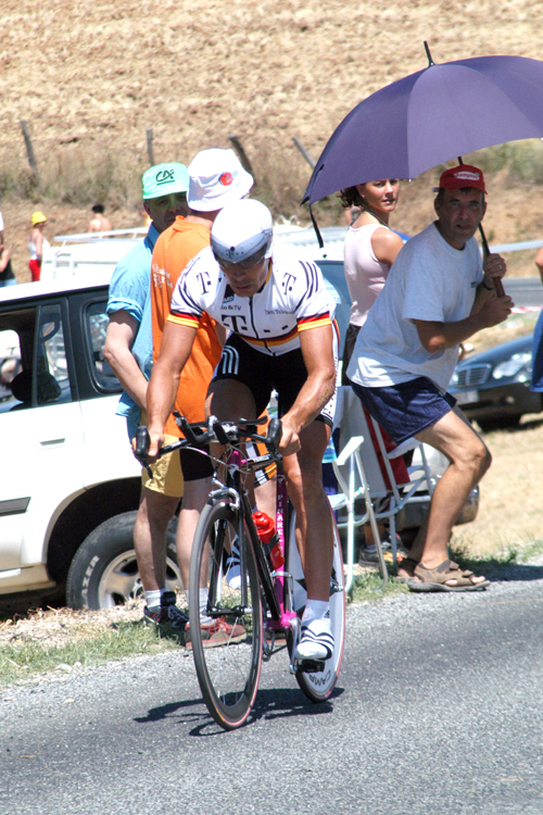 Erik Zabel time trials in the 2003 Tour de France