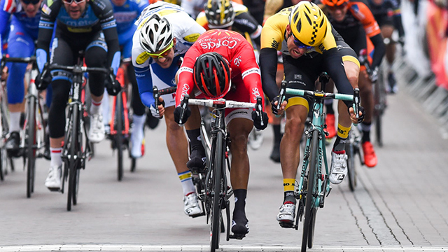 Nacer Bouhanni narrowly beat Tom Van Asbroeck