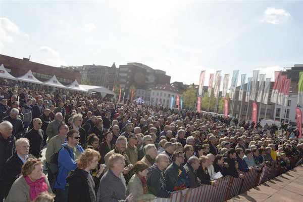 Crowds at the start