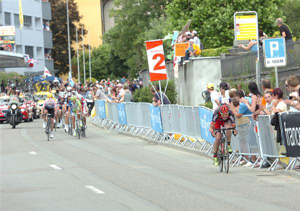 Cadel Evans attacks