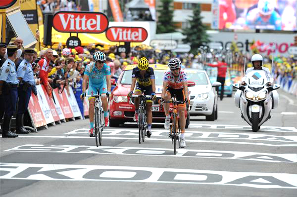 Jakob Fuglsand an Alberto Contador finish