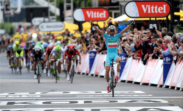 Vincenzo Nibali wins stage 2