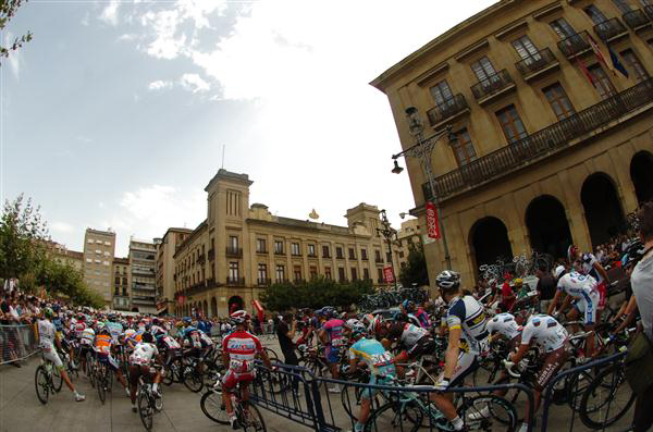 Peloton lined up