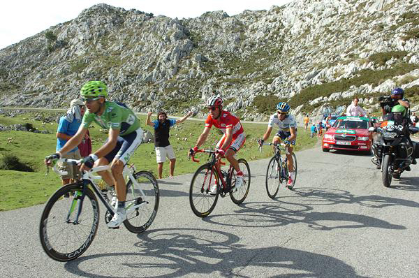 Alejandro Valverde leads